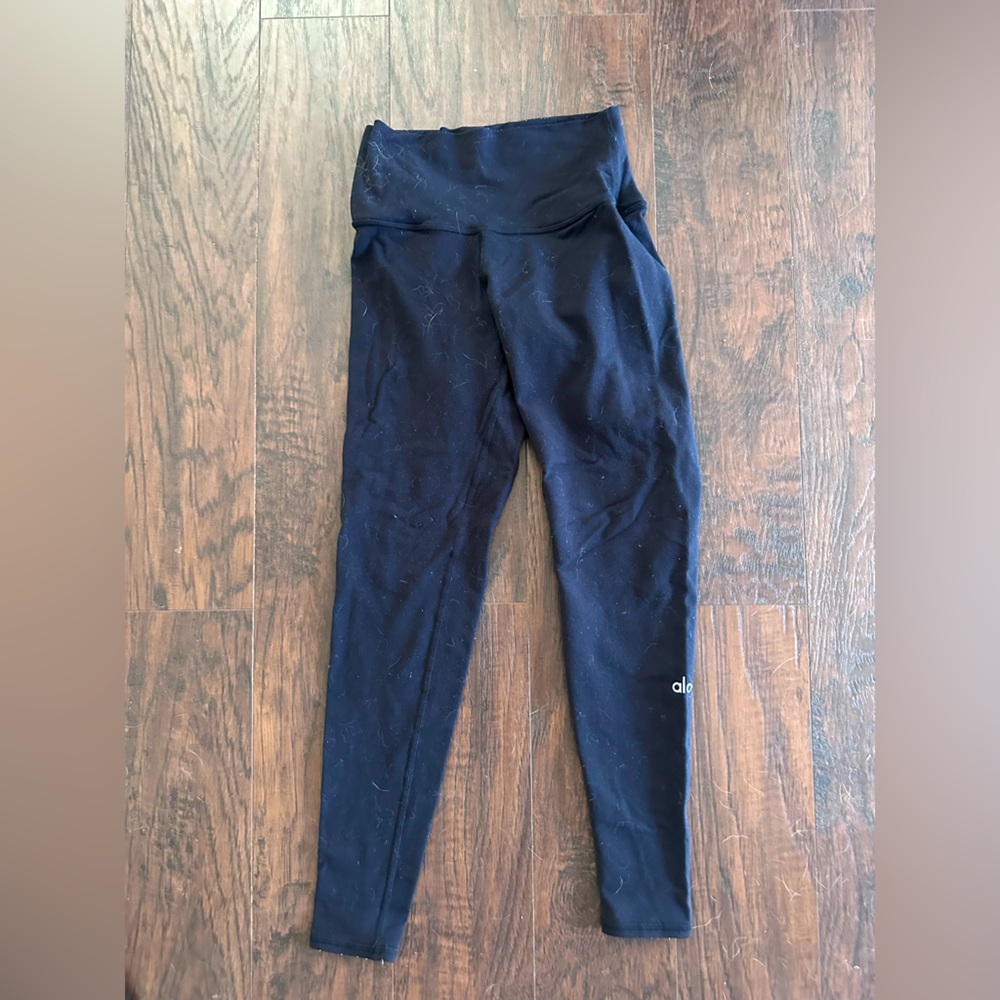 Alo Yoga black leggings. XS.